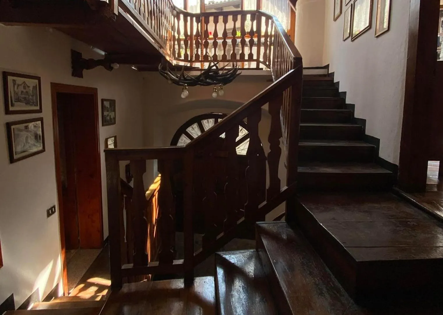 펜션 Casa Nel Centro Storico Di Borno 빌라